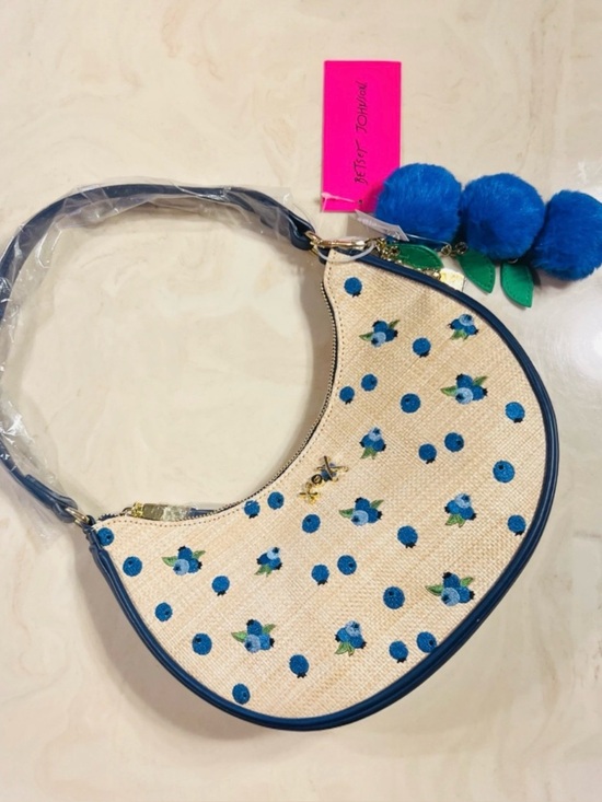 Betsey Johnson Handbags - 🫐👜BETSEY JOHNSON Straw Blueberry Shoulder Bag With Blueberry Pom-Pom Charm